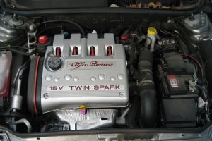 Nietypowe awarie: gazująca Alfa Romeo 145 – rozwiązanie