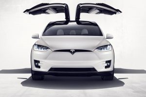 Tesla pozywa niemieckiego dostawcę części