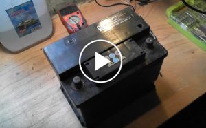 Garażowa metoda naprawy akumulatora [Film]