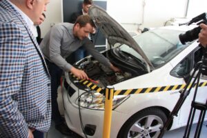 Diagnostyka i naprawa pojazdów elektrycznych – problemy branży