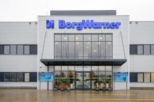 BorgWarner rozbudowuje zakład w Błoniu w celu produkcji komponentów dla pojazdów elektrycznych