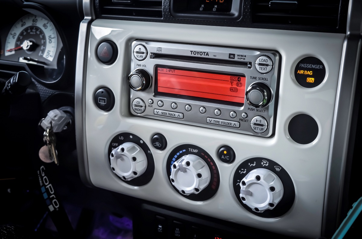 radio samochodowe fot pexels
